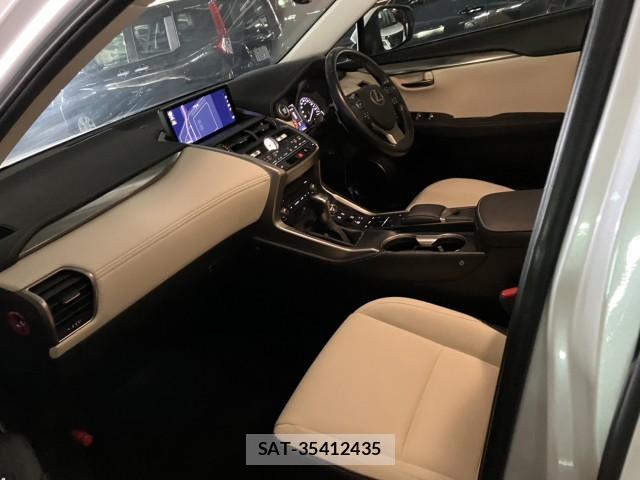 Lexus NX 2018-01 8278999-5