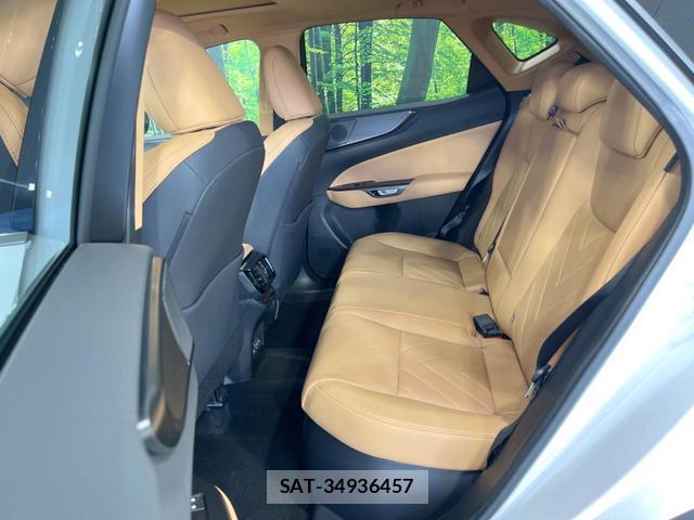Lexus NX 2023-02 8282651-8