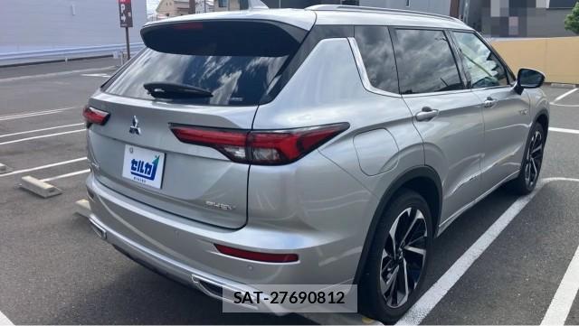 Mitsubishi OUTLANDER PHEV 2022-01 8276916-12