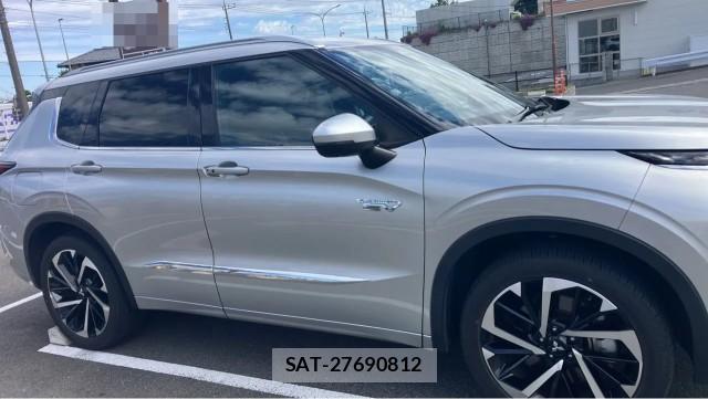 Mitsubishi OUTLANDER PHEV 2022-01 8276916-3