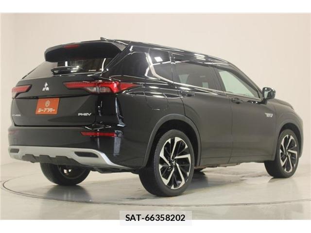 Mitsubishi OUTLANDER PHEV 2022-06 8277357-12