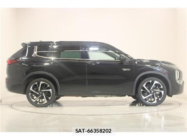 Mitsubishi OUTLANDER PHEV 2022-06 8277357-13