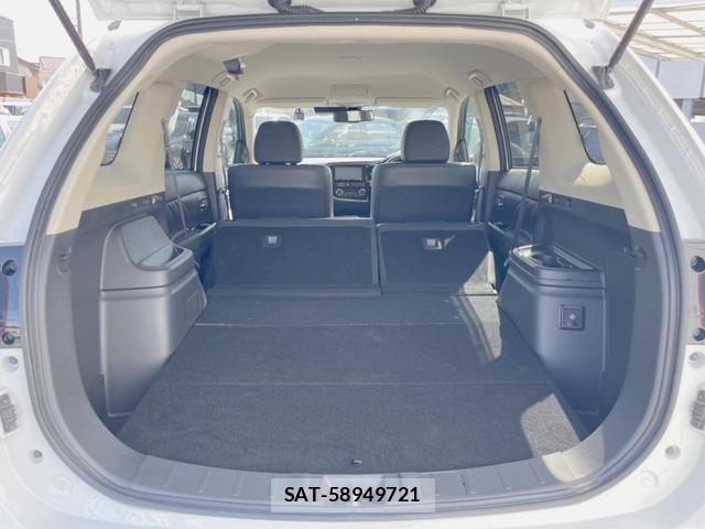 Mitsubishi OUTLANDER PHEV 2017-12 8277817-10