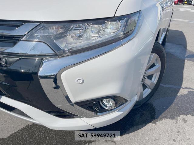 Mitsubishi OUTLANDER PHEV 2017-12 8277817-11