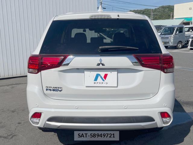 Mitsubishi OUTLANDER PHEV 2017-12 8277817-14
