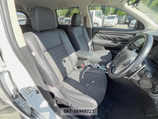 Mitsubishi OUTLANDER PHEV 2017-12 8277817-8