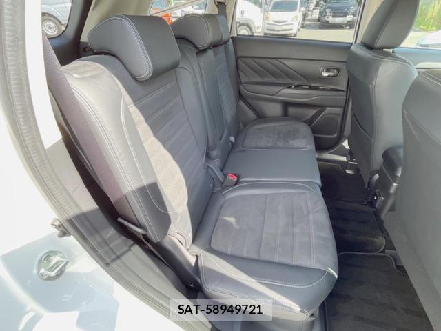 Mitsubishi OUTLANDER PHEV 2017-12 8277817-9