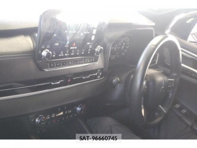 Mitsubishi OUTLANDER PHEV 2024-04 8278550-2