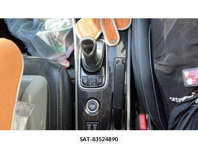 Mitsubishi OUTLANDER PHEV 2015-12 8278879-14
