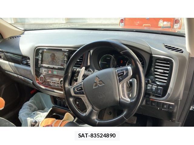 Mitsubishi OUTLANDER PHEV 2015-12 8278879-2