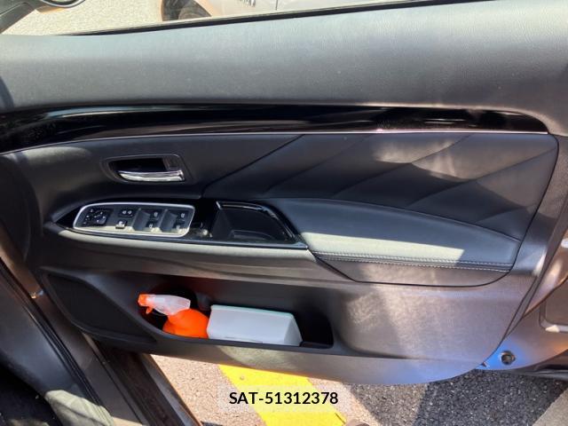 Mitsubishi OUTLANDER PHEV 2019-01 8279131-11