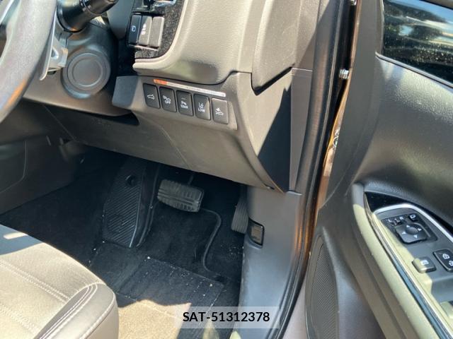 Mitsubishi OUTLANDER PHEV 2019-01 8279131-18