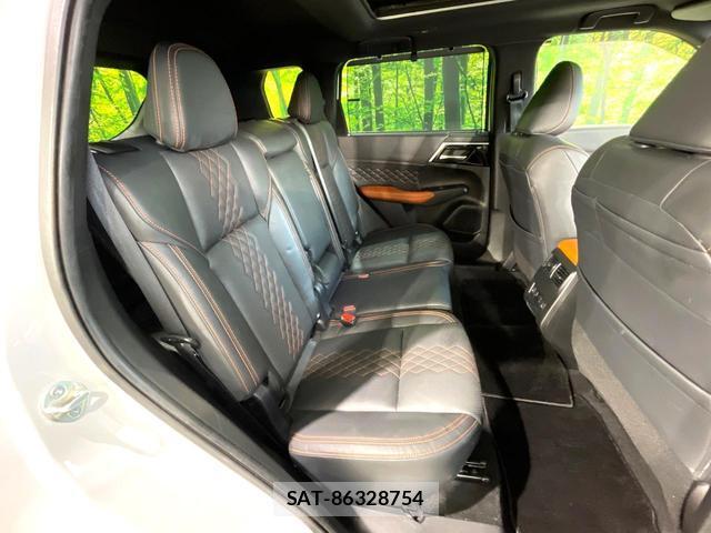 Mitsubishi OUTLANDER PHEV 2022-08 8279479-8
