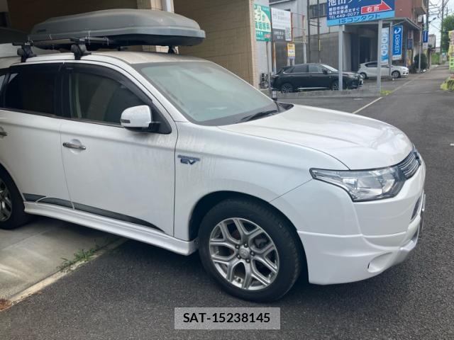 Mitsubishi OUTLANDER PHEV 2013-12 8279701-1