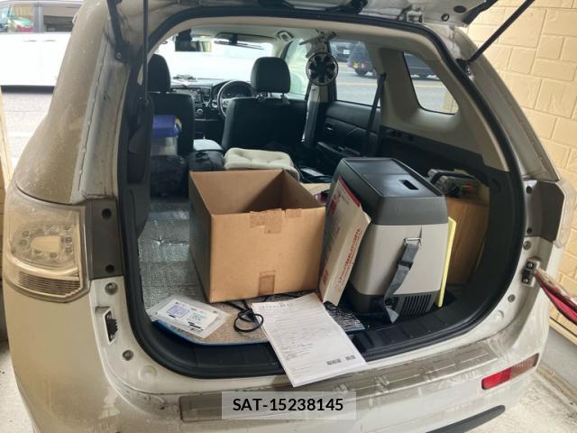 Mitsubishi OUTLANDER PHEV 2013-12 8279701-12
