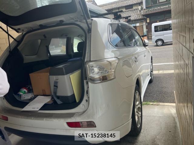 Mitsubishi OUTLANDER PHEV 2013-12 8279701-13