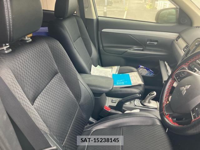 Mitsubishi OUTLANDER PHEV 2013-12 8279701-9