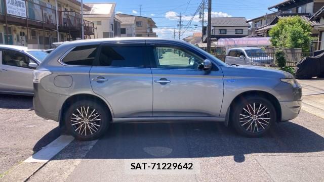 Mitsubishi OUTLANDER PHEV 2013-01 8280517-10