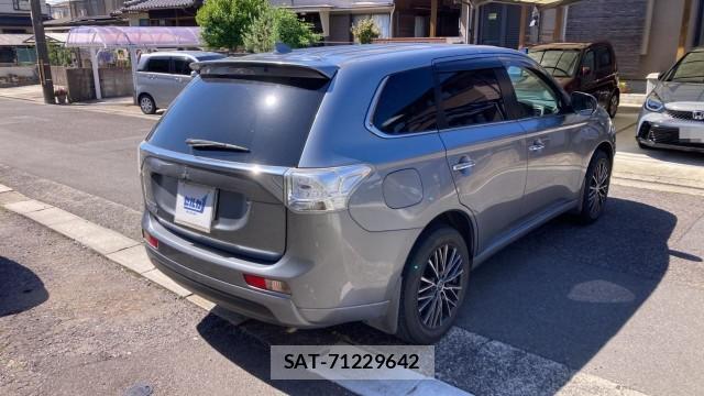 Mitsubishi OUTLANDER PHEV 2013-01 8280517-13