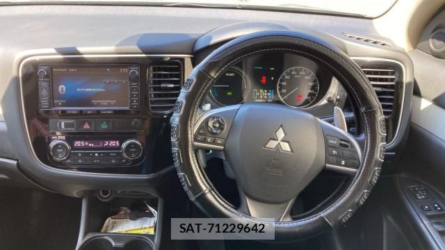 Mitsubishi OUTLANDER PHEV 2013-01 8280517-16