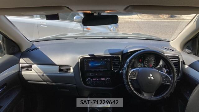 Mitsubishi OUTLANDER PHEV 2013-01 8280517-2