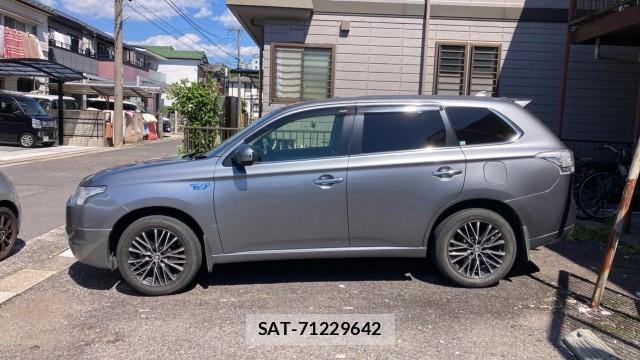 Mitsubishi OUTLANDER PHEV 2013-01 8280517-3