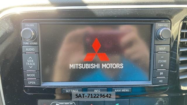 Mitsubishi OUTLANDER PHEV 2013-01 8280517-4