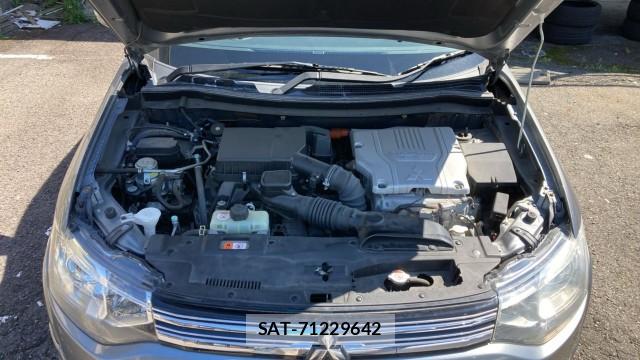 Mitsubishi OUTLANDER PHEV 2013-01 8280517-7