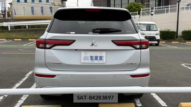 Mitsubishi OUTLANDER PHEV 2023-03 8281124-1