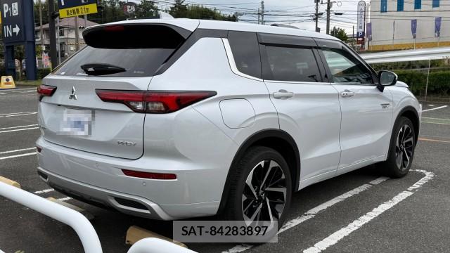 Mitsubishi OUTLANDER PHEV 2023-03 8281124-12