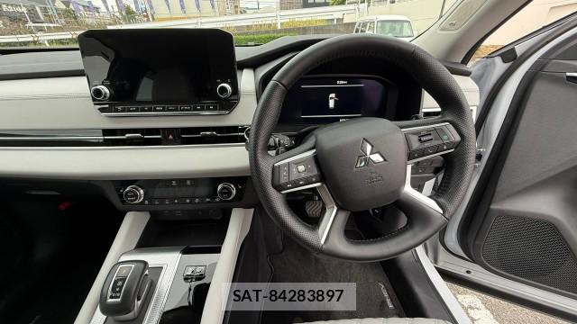 Mitsubishi OUTLANDER PHEV 2023-03 8281124-16