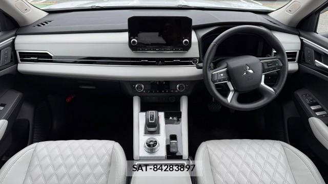 Mitsubishi OUTLANDER PHEV 2023-03 8281124-2