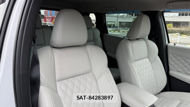Mitsubishi OUTLANDER PHEV 2023-03 8281124-5