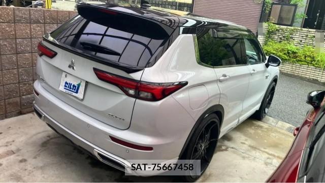 Mitsubishi OUTLANDER PHEV 2022-01 8281647-12