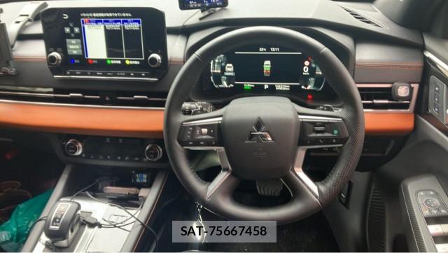 Mitsubishi OUTLANDER PHEV 2022-01 8281647-16