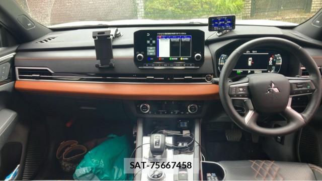 Mitsubishi OUTLANDER PHEV 2022-01 8281647-2