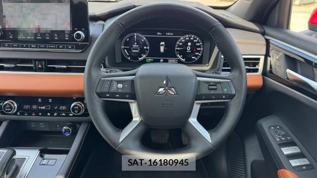 Mitsubishi OUTLANDER PHEV 2022-09 8281932-13