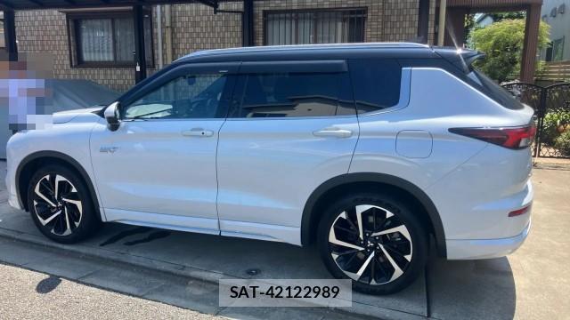 Mitsubishi OUTLANDER PHEV 2023-09 8282064-10