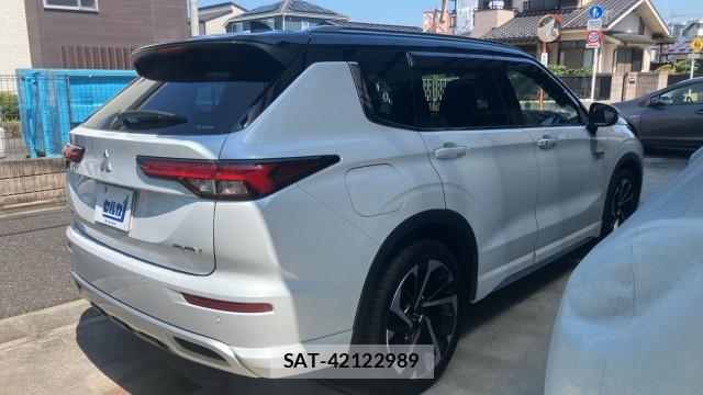 Mitsubishi OUTLANDER PHEV 2023-09 8282064-12