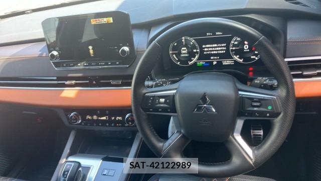 Mitsubishi OUTLANDER PHEV 2023-09 8282064-16