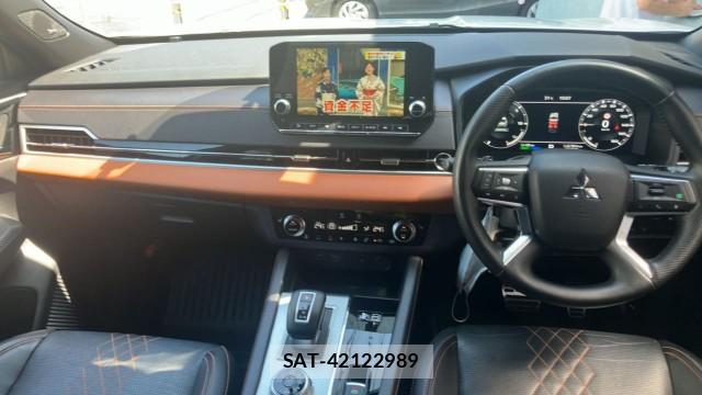 Mitsubishi OUTLANDER PHEV 2023-09 8282064-2