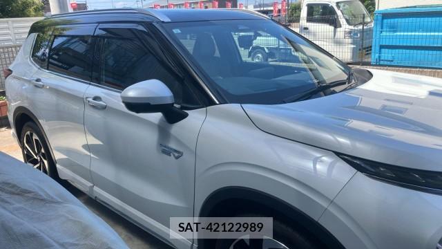 Mitsubishi OUTLANDER PHEV 2023-09 8282064-3