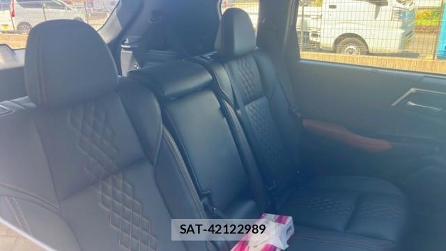 Mitsubishi OUTLANDER PHEV 2023-09 8282064-6