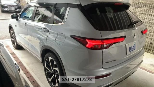 Mitsubishi OUTLANDER PHEV 2023-06 8282084-13