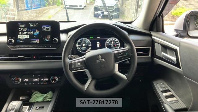 Mitsubishi OUTLANDER PHEV 2023-06 8282084-16