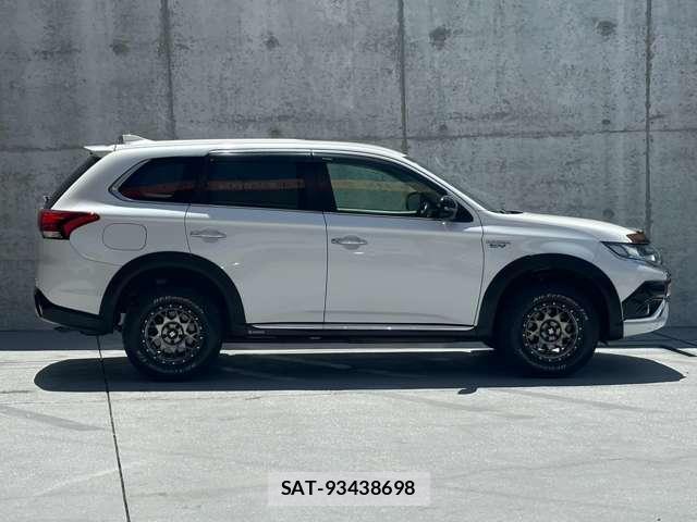 Mitsubishi OUTLANDER PHEV 2015-12 8284467-1