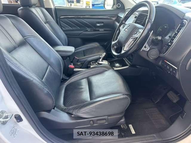 Mitsubishi OUTLANDER PHEV 2015-12 8284467-5
