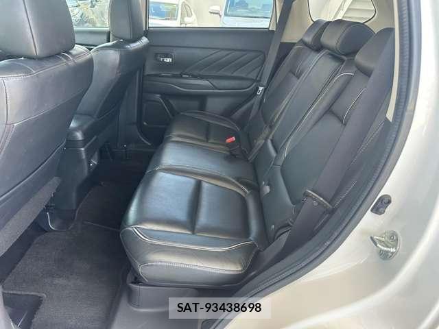 Mitsubishi OUTLANDER PHEV 2015-12 8284467-8