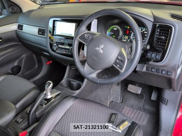 Mitsubishi OUTLANDER PHEV 2015-01 8284533-2