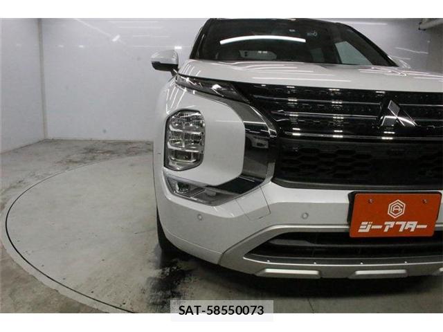 Mitsubishi OUTLANDER PHEV 2022-05 8285114-12